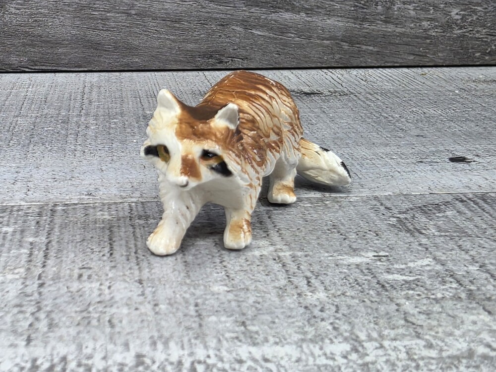 Miniature Raccoon Figurine Figure Hard Plastic Collectible 2.75” Vtg g51d